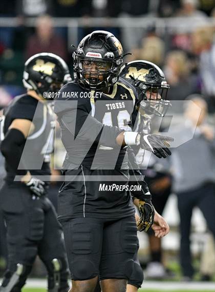 Thumbnail 2 in Mansfield vs. Midway (UIL 6A Regional Semifinal) photogallery.