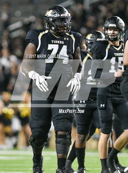 Thumbnail 3 in Mansfield vs. Midway (UIL 6A Regional Semifinal) photogallery.