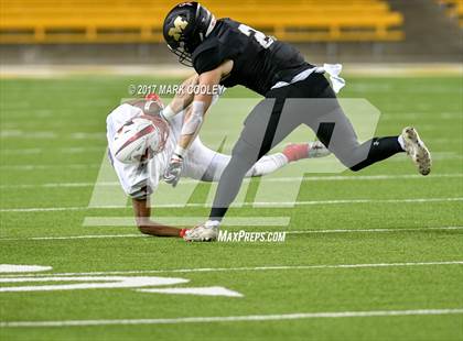 Thumbnail 3 in Mansfield vs. Midway (UIL 6A Regional Semifinal) photogallery.