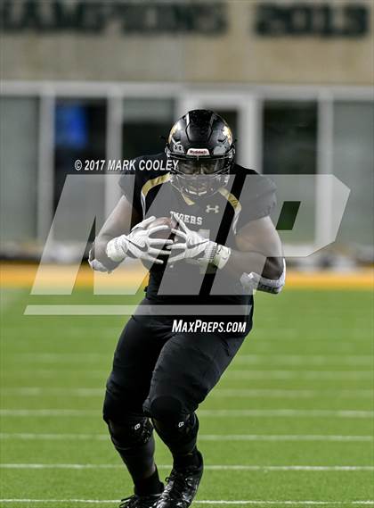 Thumbnail 3 in Mansfield vs. Midway (UIL 6A Regional Semifinal) photogallery.