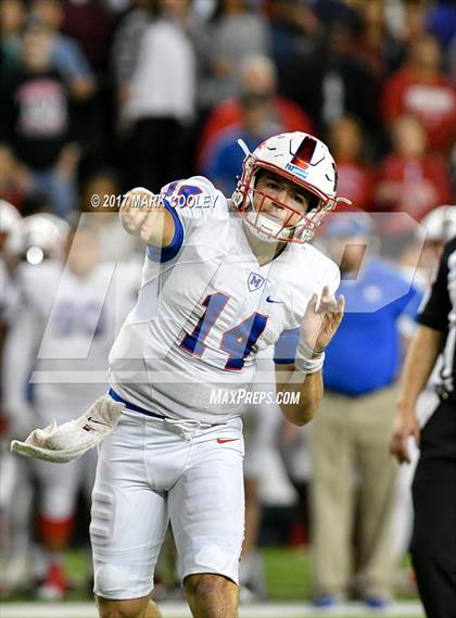 Thumbnail 2 in Mansfield vs. Midway (UIL 6A Regional Semifinal) photogallery.