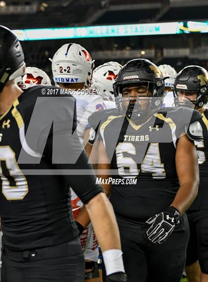 Thumbnail 1 in Mansfield vs. Midway (UIL 6A Regional Semifinal) photogallery.