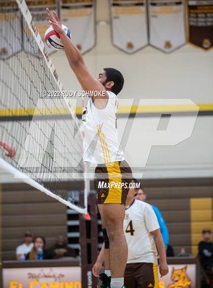 Thumbnail 2 in El Camino vs. Santa Fe Christian (CIF SDS Division II Playoffs) photogallery.