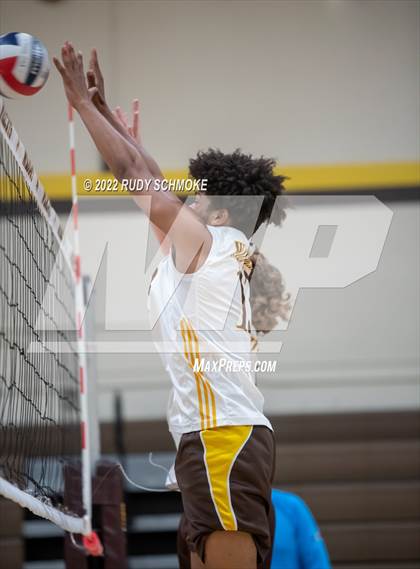 Thumbnail 1 in El Camino vs. Santa Fe Christian (CIF SDS Division II Playoffs) photogallery.