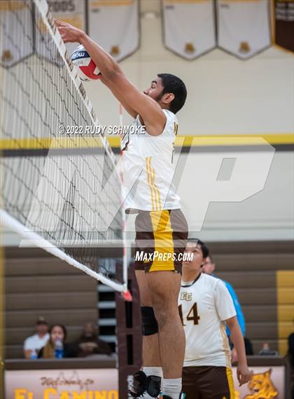 Thumbnail 1 in El Camino vs. Santa Fe Christian (CIF SDS Division II Playoffs) photogallery.