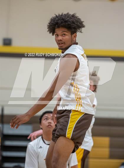 Thumbnail 3 in El Camino vs. Santa Fe Christian (CIF SDS Division II Playoffs) photogallery.