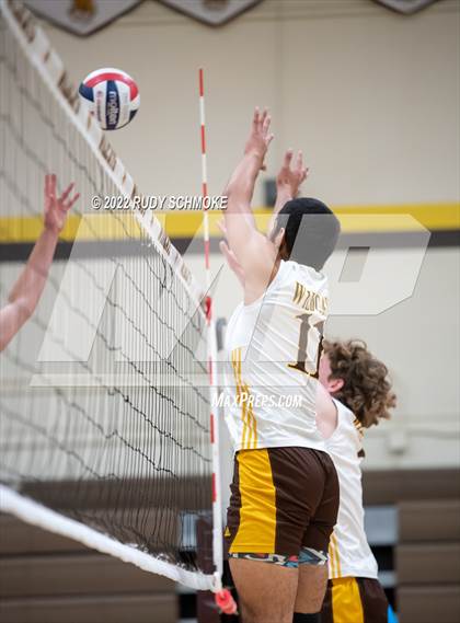 Thumbnail 2 in El Camino vs. Santa Fe Christian (CIF SDS Division II Playoffs) photogallery.