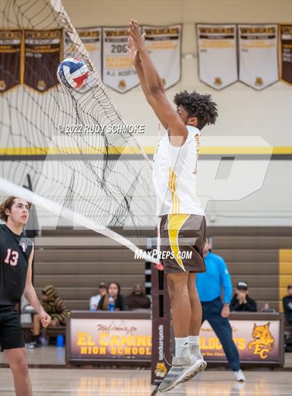 Thumbnail 2 in El Camino vs. Santa Fe Christian (CIF SDS Division II Playoffs) photogallery.