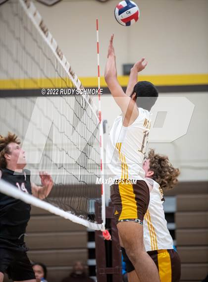 Thumbnail 1 in El Camino vs. Santa Fe Christian (CIF SDS Division II Playoffs) photogallery.