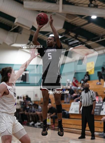 Thumbnail 1 in Folsom vs. Sacramento (Simply Basketball Showcase) photogallery.