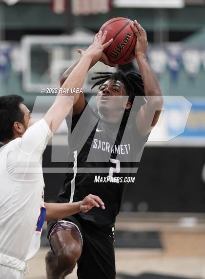 Thumbnail 1 in Folsom vs. Sacramento (Simply Basketball Showcase) photogallery.