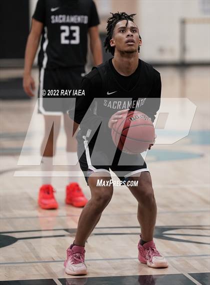 Thumbnail 2 in Folsom vs. Sacramento (Simply Basketball Showcase) photogallery.