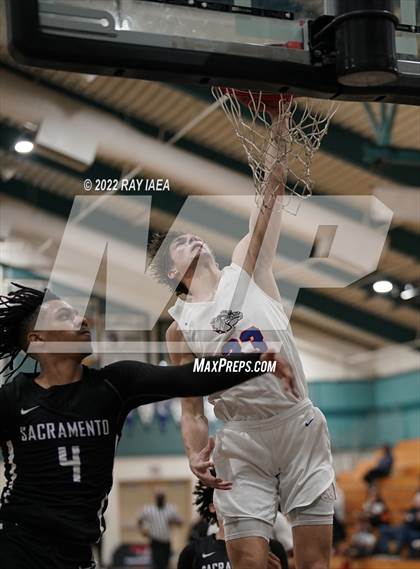 Thumbnail 1 in Folsom vs. Sacramento (Simply Basketball Showcase) photogallery.