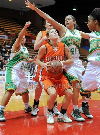 Thumbnail 2 in Porterville vs. Roosevelt (CIF CS D3 Final) photogallery.