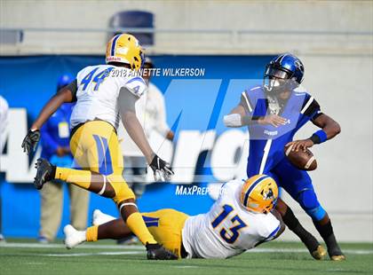 Thumbnail 2 in Armwood vs. Northwestern (FHSAA 6A State Championship) photogallery.