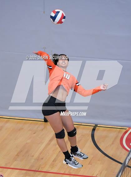 Thumbnail 1 in West Anchorage vs Bishop's School (Nike Tournament of Champions) photogallery.