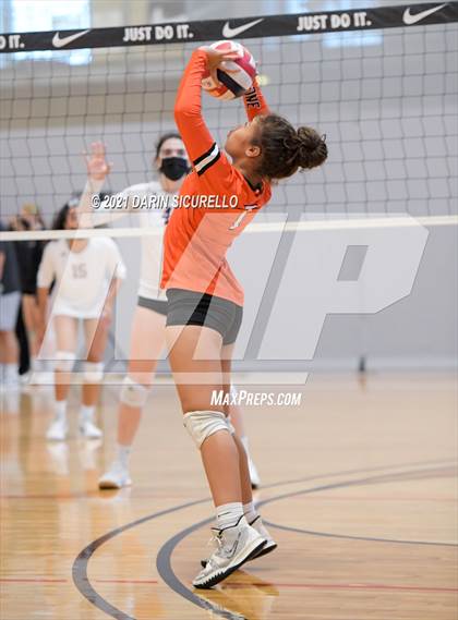 Thumbnail 2 in West Anchorage vs Bishop's School (Nike Tournament of Champions) photogallery.