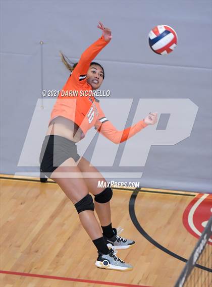 Thumbnail 2 in West Anchorage vs Bishop's School (Nike Tournament of Champions) photogallery.