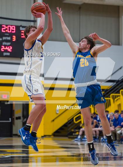 Thumbnail 2 in Tri-Central vs. Greenfield-Central photogallery.