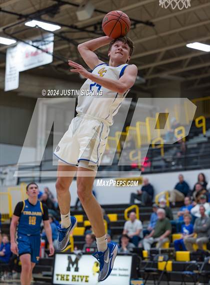 Thumbnail 3 in Tri-Central vs. Greenfield-Central photogallery.