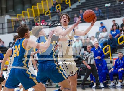 Thumbnail 2 in Tri-Central vs. Greenfield-Central photogallery.
