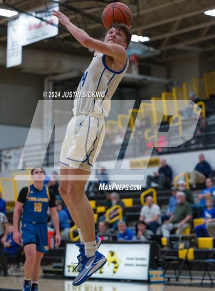 Thumbnail 2 in Tri-Central vs. Greenfield-Central photogallery.
