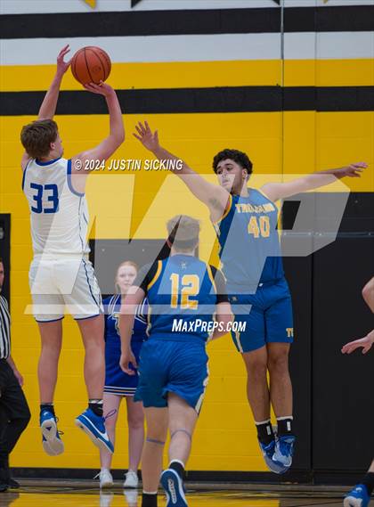 Thumbnail 2 in Tri-Central vs. Greenfield-Central photogallery.