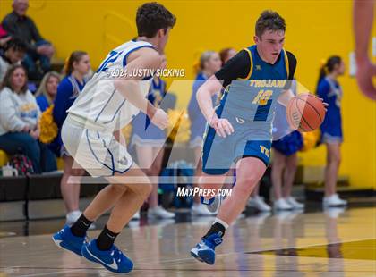 Thumbnail 2 in Tri-Central vs. Greenfield-Central photogallery.
