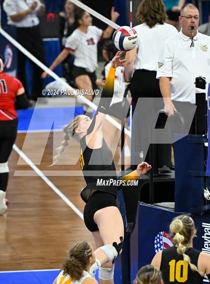 Thumbnail 2 in Thompson Valley vs. Lutheran (CHSAA 4A State Final) photogallery.