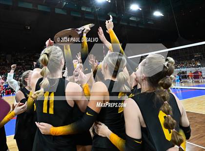 Thumbnail 2 in Thompson Valley vs. Lutheran (CHSAA 4A State Final) photogallery.