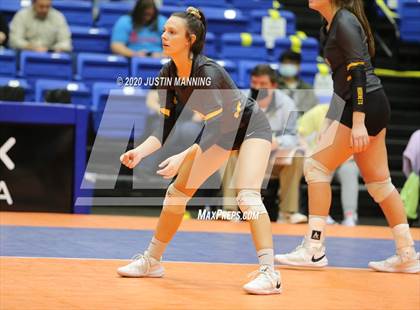 Thumbnail 2 in Paris vs. Hackett (AAA 3A State Final) photogallery.