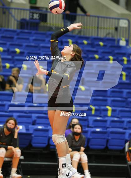 Thumbnail 1 in Paris vs. Hackett (AAA 3A State Final) photogallery.