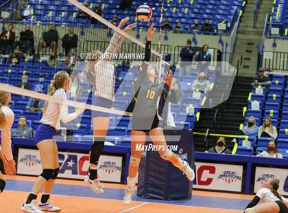 Thumbnail 1 in Paris vs. Hackett (AAA 3A State Final) photogallery.