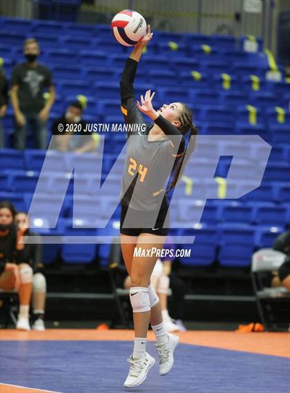 Thumbnail 3 in Paris vs. Hackett (AAA 3A State Final) photogallery.