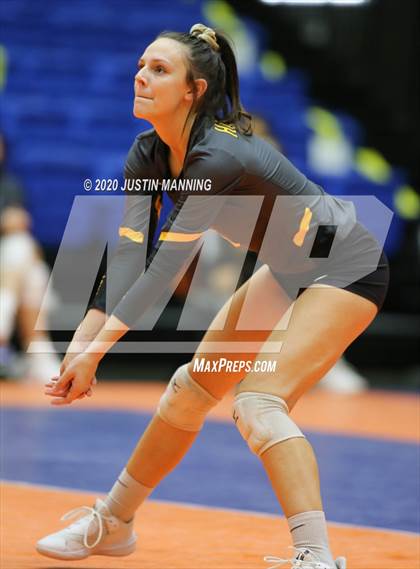 Thumbnail 2 in Paris vs. Hackett (AAA 3A State Final) photogallery.