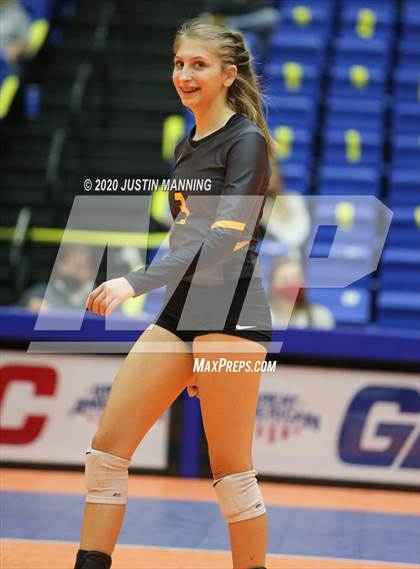 Thumbnail 2 in Paris vs. Hackett (AAA 3A State Final) photogallery.