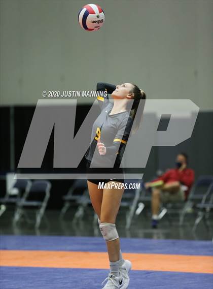 Thumbnail 3 in Paris vs. Hackett (AAA 3A State Final) photogallery.