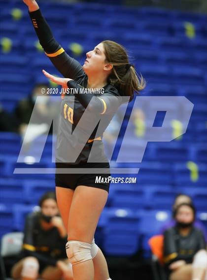 Thumbnail 1 in Paris vs. Hackett (AAA 3A State Final) photogallery.