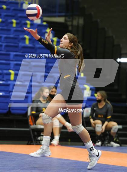 Thumbnail 3 in Paris vs. Hackett (AAA 3A State Final) photogallery.