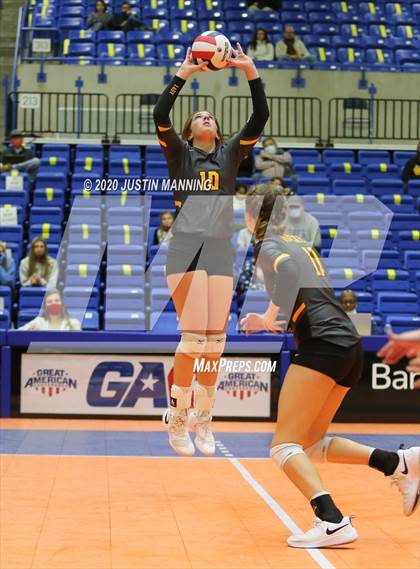 Thumbnail 3 in Paris vs. Hackett (AAA 3A State Final) photogallery.