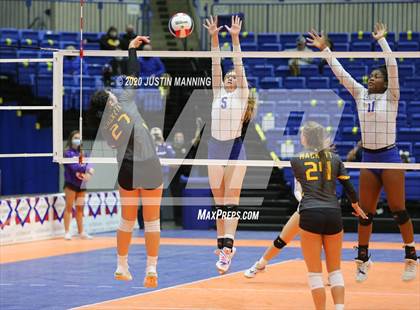 Thumbnail 2 in Paris vs. Hackett (AAA 3A State Final) photogallery.