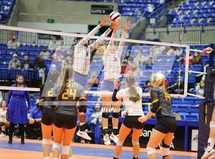 Thumbnail 2 in Paris vs. Hackett (AAA 3A State Final) photogallery.