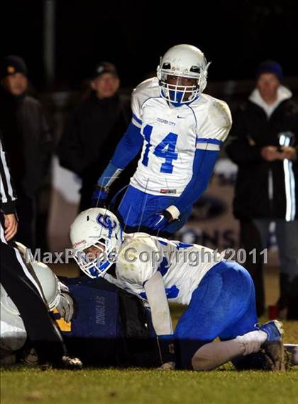 Thumbnail 1 in Arroyo Grande vs. Culver City (CIF SS Western Division Final) photogallery.