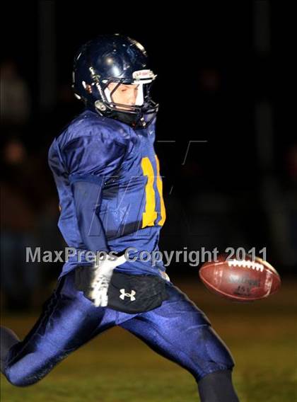 Thumbnail 3 in Arroyo Grande vs. Culver City (CIF SS Western Division Final) photogallery.