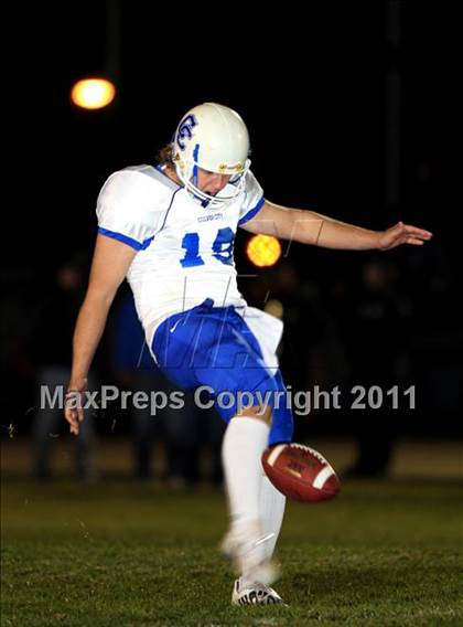 Thumbnail 3 in Arroyo Grande vs. Culver City (CIF SS Western Division Final) photogallery.