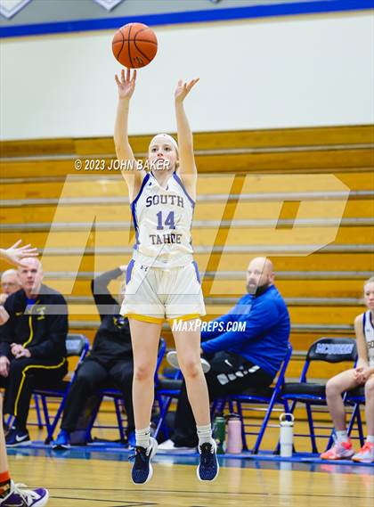 Thumbnail 1 in Portola vs. South Tahoe (Varsity Elite Tournament) photogallery.