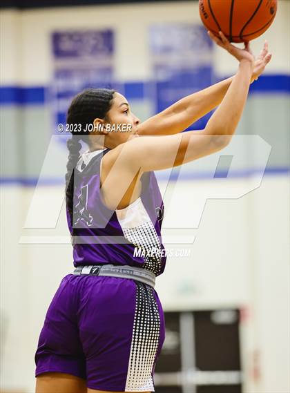 Thumbnail 1 in Portola vs. South Tahoe (Varsity Elite Tournament) photogallery.