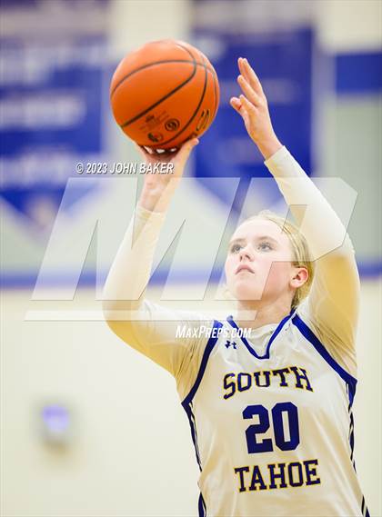 Thumbnail 1 in Portola vs. South Tahoe (Varsity Elite Tournament) photogallery.