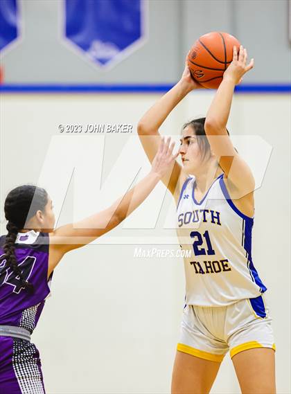 Thumbnail 1 in Portola vs. South Tahoe (Varsity Elite Tournament) photogallery.