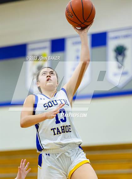 Thumbnail 2 in Portola vs. South Tahoe (Varsity Elite Tournament) photogallery.